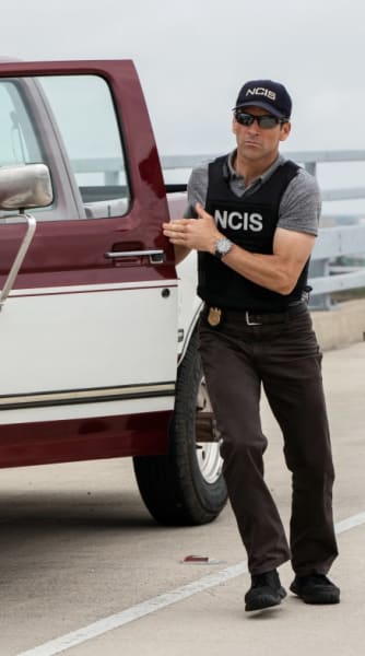 Getting Into Position - NCIS: New Orleans Season 5 Episode 24