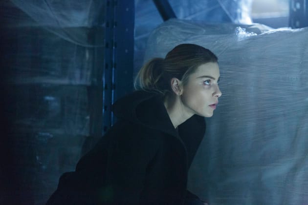 Hiding - Lucifer Season 1 Episode 13