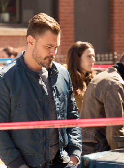 Red Tape - Chicago PD Season 8 Episode 13