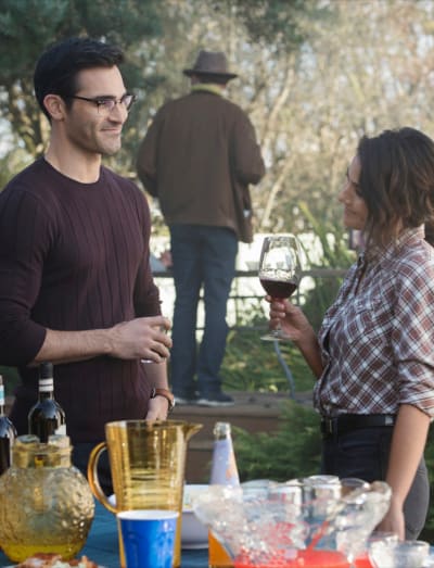 Bonding Over Merlot - Superman & Lois Season 1 Episode 2