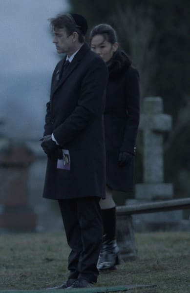 Grieving Family - Batwoman Season 2 Episode 9