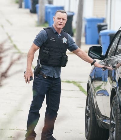 Getting a Lift -tall - Chicago PD Season 10 Episode 1