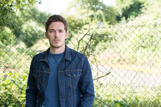 Ed Has a Problem - Humans Season 2 Episode 5