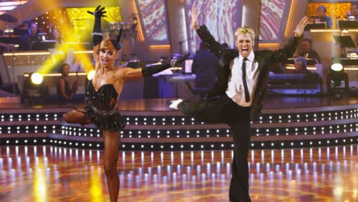 Dancing With The Stars Says Goodbye To Aaron Carter Tv Fanatic