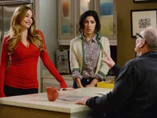 Gloria s Sister Modern Family TV Fanatic