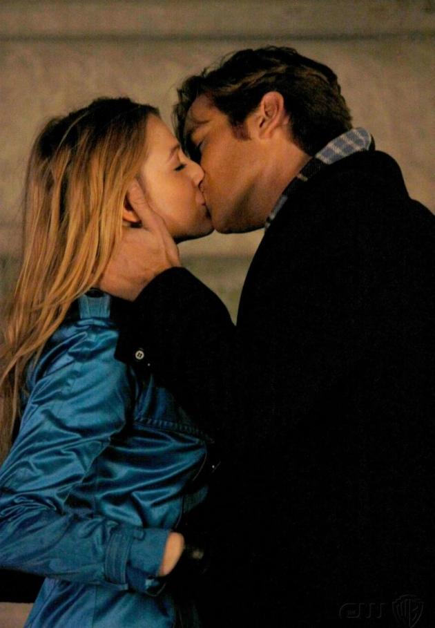 Serena and Gabriel Kissing