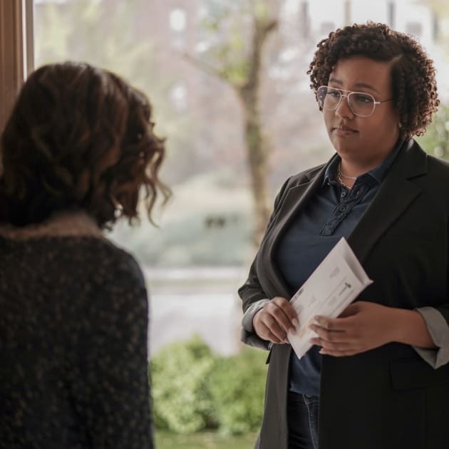 Gail shows up - Single Drunk Female Season 1 Episode 3