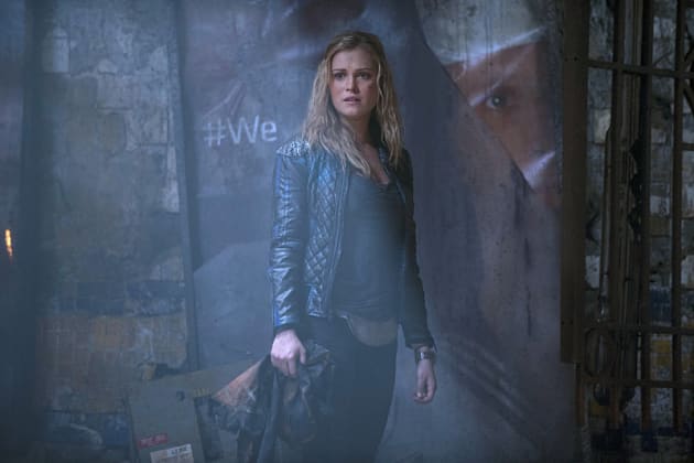 Post-Apocalyptic Hashtag - The 100 Season 2 Episode 12