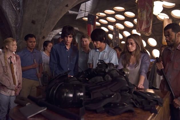 Trojan Horse - The 100 Season 2 Episode 13