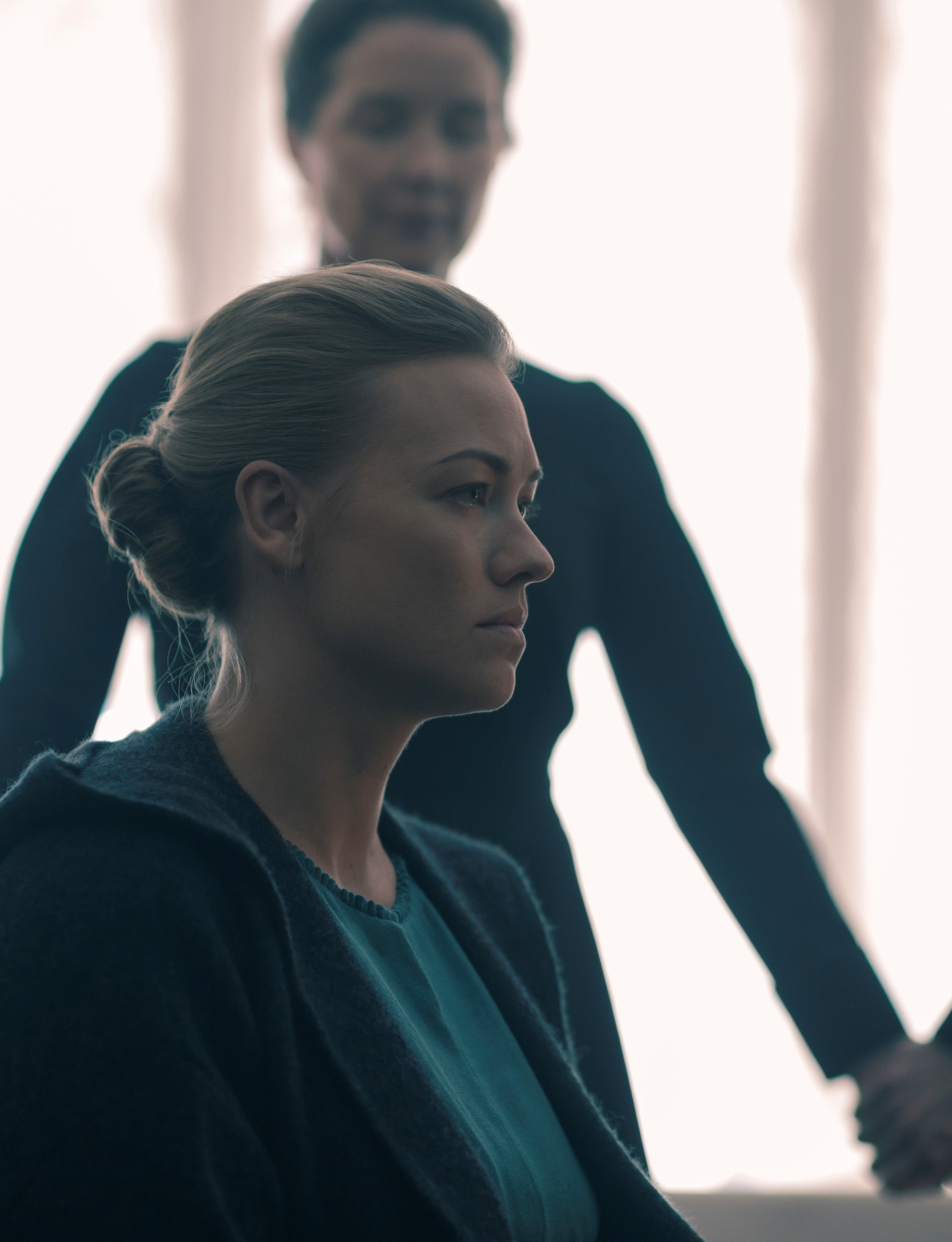 The handmaid's clearance tale s3e1 streaming