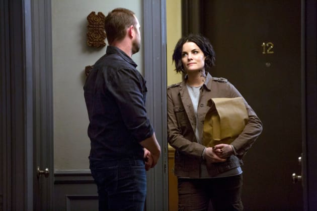 Jane Comforts Weller Blindspot Season 2 Episode 12 Tv Fanatic