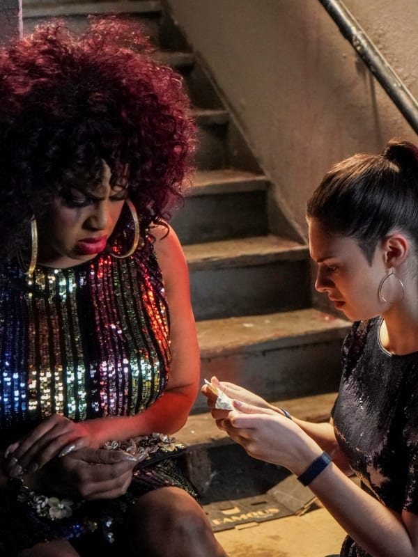 Helping a Friend - Supergirl Season 5 Episode 15 - TV Fanatic