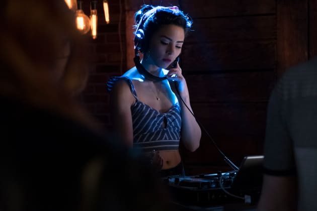 DJ Moonlight? - Stitchers Season 3 Episode 2