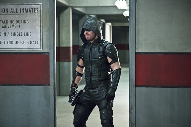 Catch the Escapee - Arrow Season 4 Episode 18
