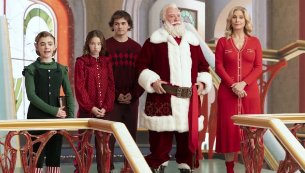 Elizabeth Mitchell, Kal Penn, Jack Burditt & More Tease The Santa Clauses Coming to Disney+