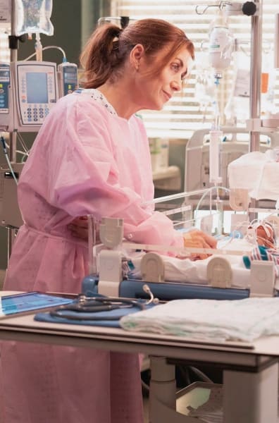 Addison Treats Connor -tall - Grey's Anatomy Season 19 Episode 12