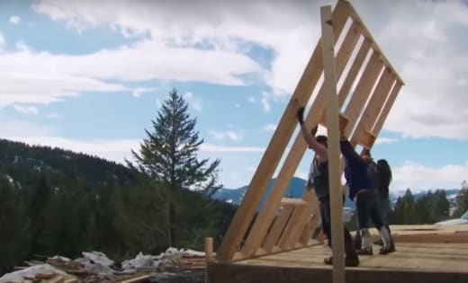 The Family Builds a Structure - Alaskan Bush People