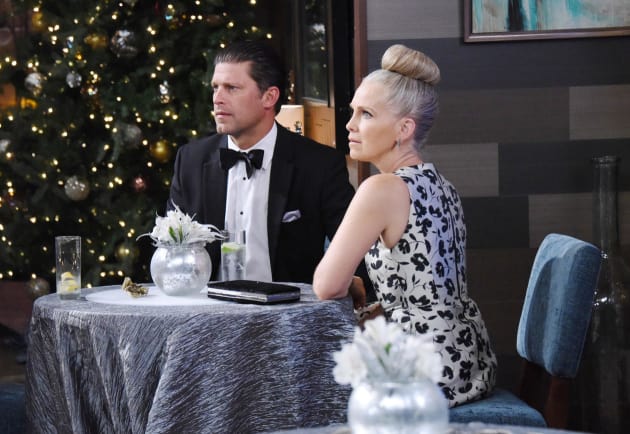 Eric and Jennifer Celebrate NYE - Days of Our Lives