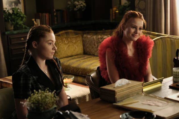 Strange Habits - Riverdale Season 6 Episode 7