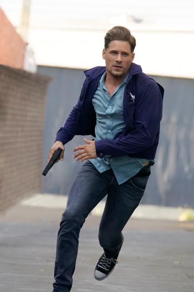 Folsom Gives Chase - CSI: Vegas Season 1 Episode 10