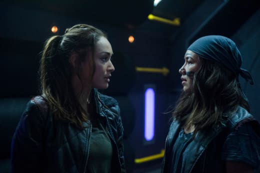 Raven and Emori Best Friends In Space - The 100 Season 5 Episode 3
