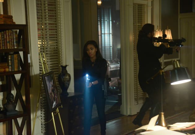 Looking for Jenny - Sleepy Hollow Season 2 Episode 1