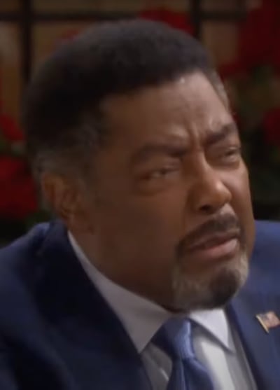 Abe es llevado de urgencia al hospital / Tall - Days of Our Lives