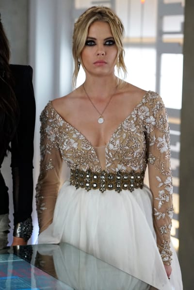 Is Hanna Getting Ready To Throw A Punch? - Pretty Little Liars Season 6 Episode 10