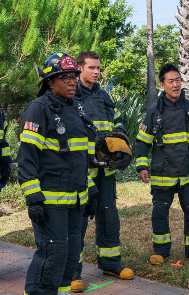 9-1-1 Season 6 Episode 17 Review: Love Is In The Air - TV Fanatic