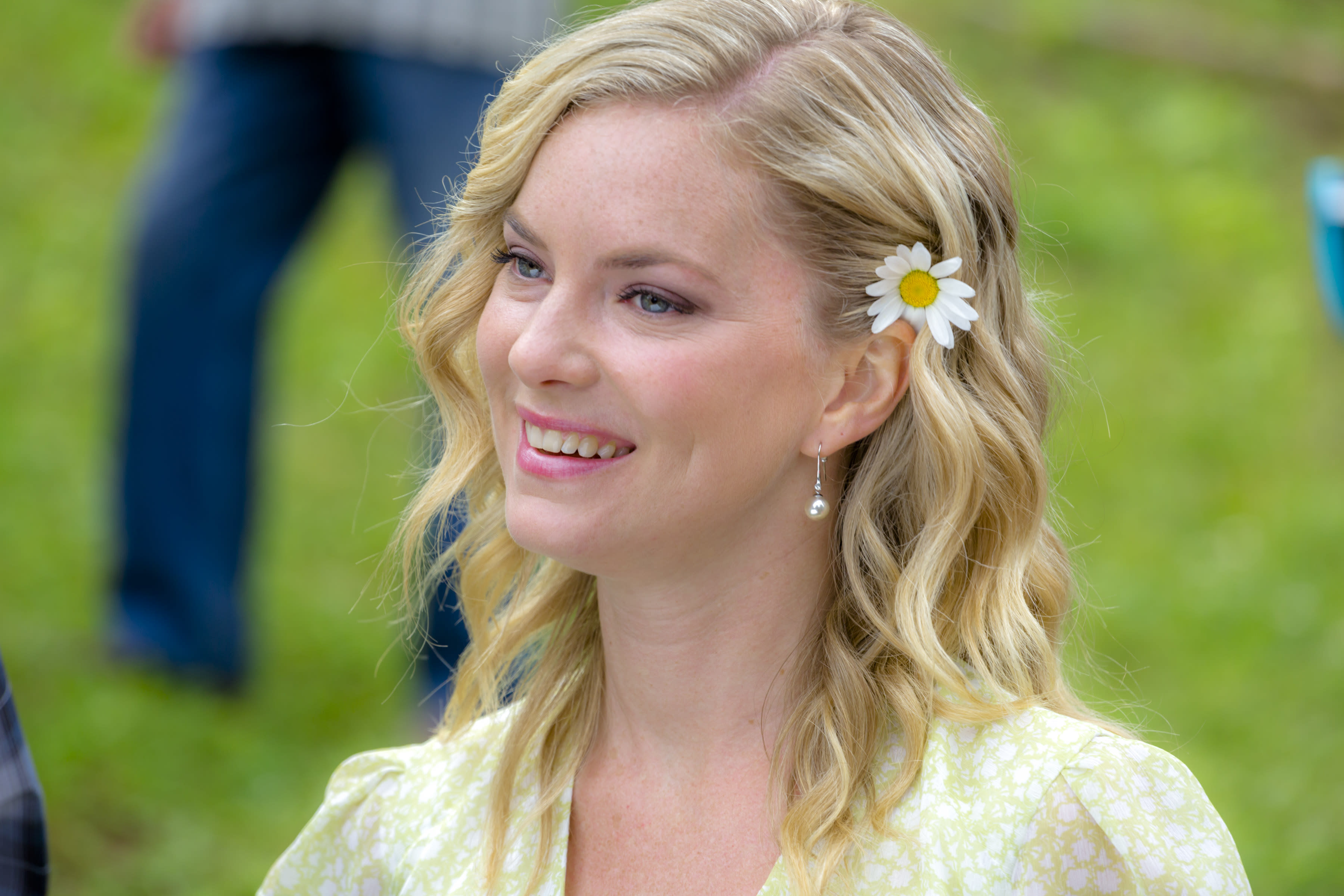 Cindy Busby Previews Her New Hallmark Movie Romance In the Air