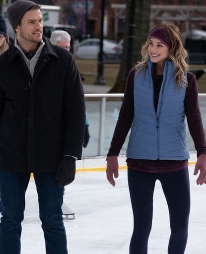 Ice Skating - Christmas on Ice - Tall