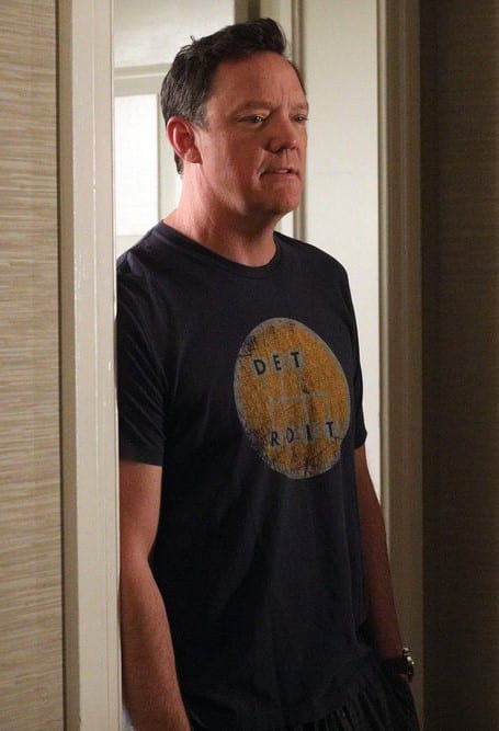 Doorway Dean - Good Girls Season 3 Episode 9