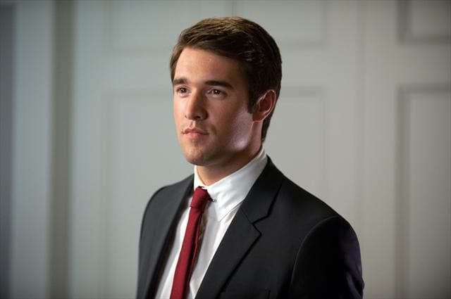 Joshua Bowman (Daniel Grayson)