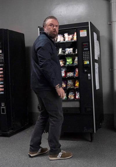 Iggy vs the Vending Machine - Tall - New Amsterdam Season 2 Episode 17