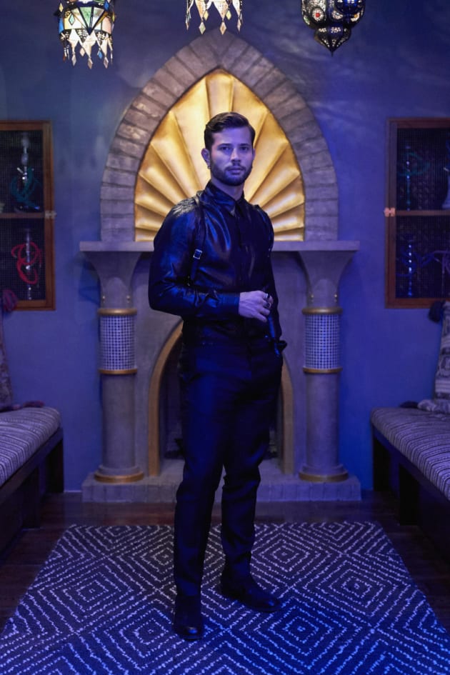 Hotel Owner - Dynasty Season 3 Episode 5