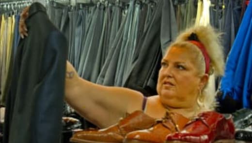 Angela Looks for Threads - 90 Day Fiance: Happily Ever After?