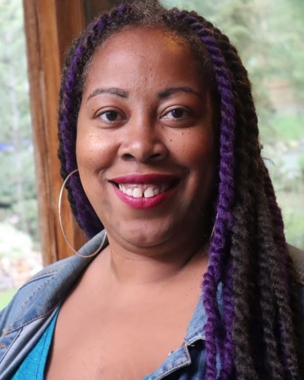 Angela Tucker Headshot