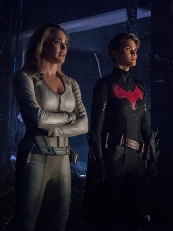 Sara & Kate - Arrow Season 8 Episode 8