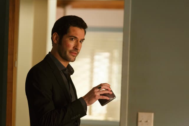 Walkin' and Talkin' - Lucifer Season 1 Episode 13