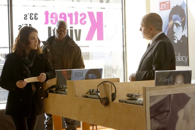 Liz needs some music advice - The Blacklist Season 4 Episode 19