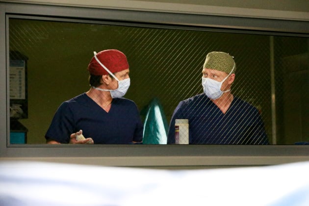 Owen Hunt And Nathan Riggs Grey S Anatomy Season 13 Episode 12 Tv Fanatic