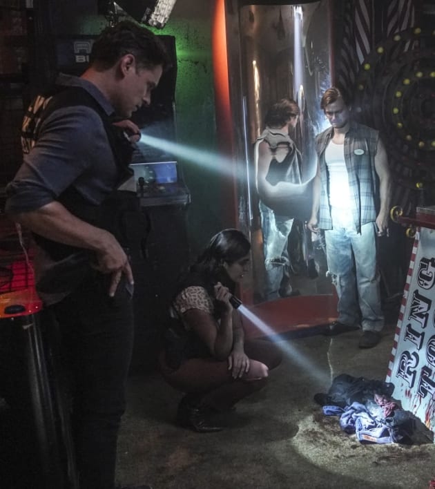 Seeking a Sign - CSI: Vegas Season 1 Episode 6