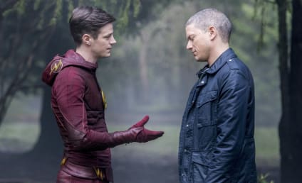 The Flash Photos: Barry Seeks Out Captain Cold