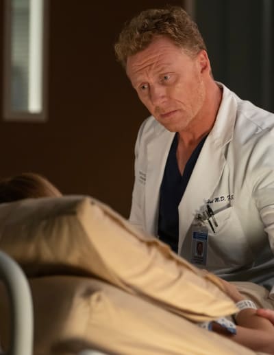 Owen is Attentive - Tall - Grey's Anatomy Season 20 Episode 2
