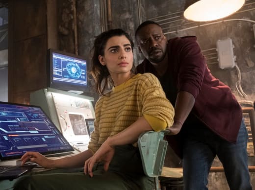 Happy Couple - Timeless Season 2 Episode 3