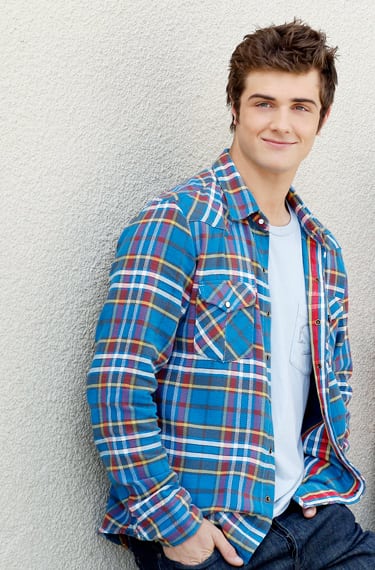 Beau Mirchoff Promo Pic - TV Fanatic