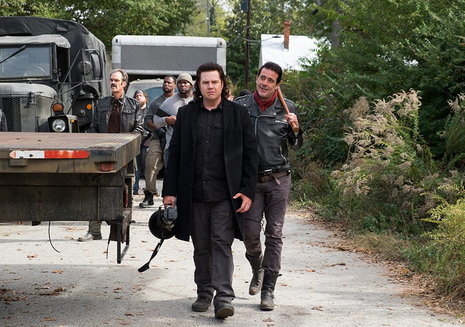 Negan Takes A Walk The Walking Dead Season 7 Episode 16 Tv Fanatic