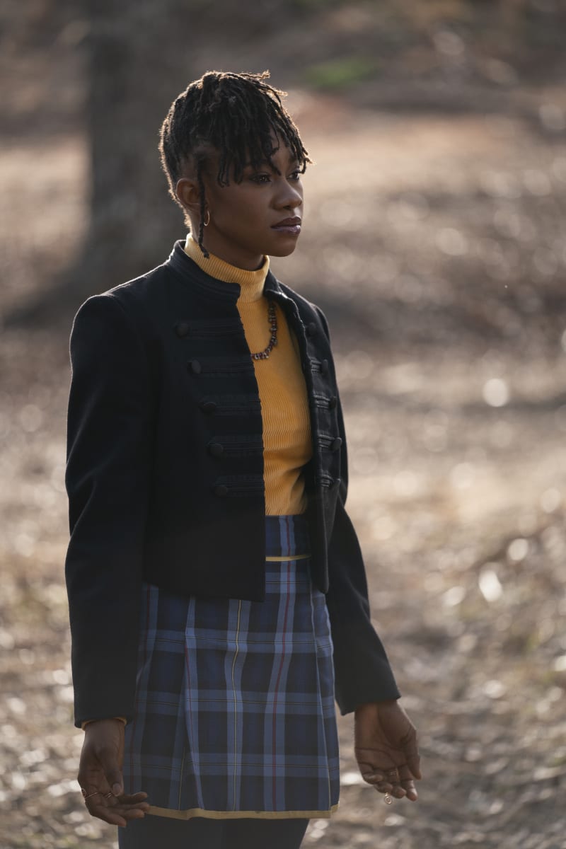 Cleo Helps Hope Legacies Season 3 Episode 7 Tv Fanatic