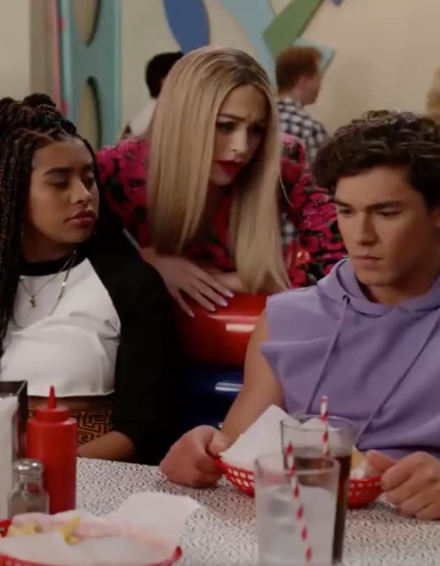 Saved by the Bell Reboot Sets Premiere Date at Peacock ...
