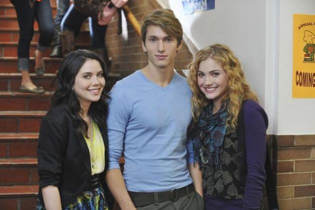 The Nine Lives of Chloe King Cast Pic